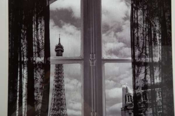 Постер с паспарту в раме "Fenêtre sur Paris"