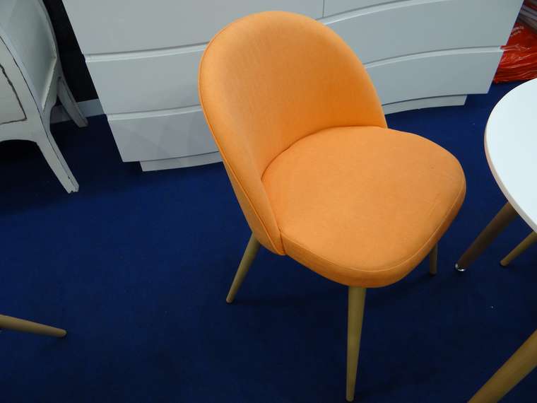 Набор из четырех оранжевых стульев Томас с мягким сидением