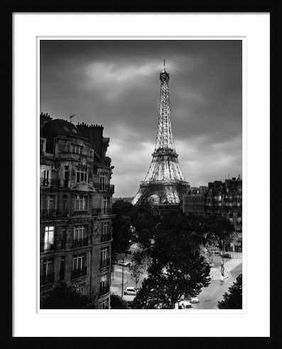 Постер с паспарту в раме "Eiffel Tower Evening"