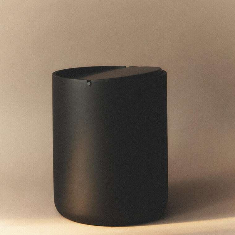 Корзина для ванной из черной смолы с крышкой