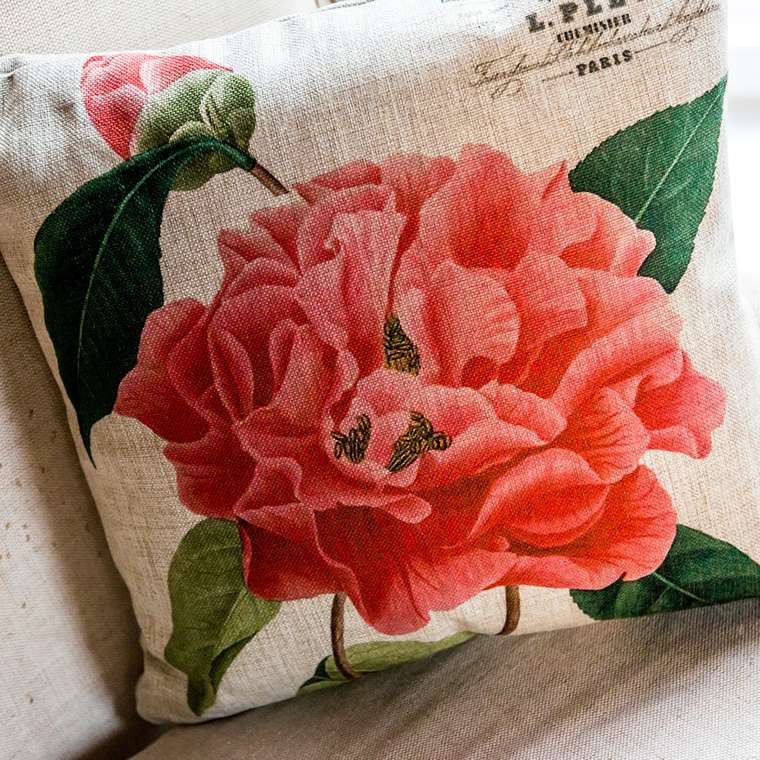 Декоративная подушка «Цветочный ноктюрн», версия 1