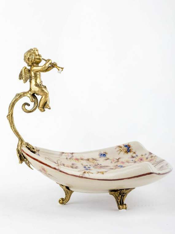 Блюдо с ангелом бежевого цвета