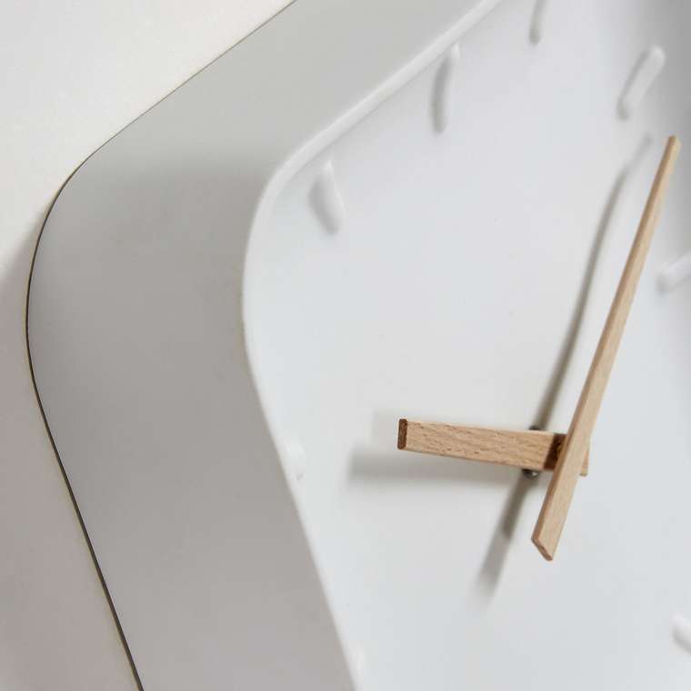 Часы настенные Wanu фарфоровые белого цвета