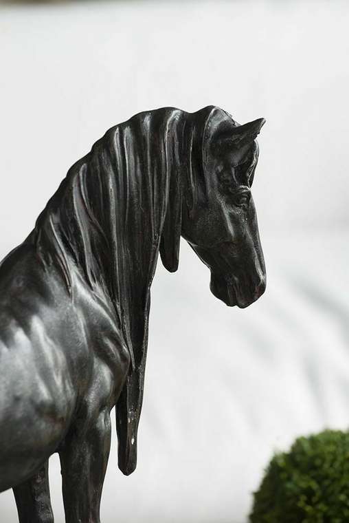 Фигура Лошадь черного цвета