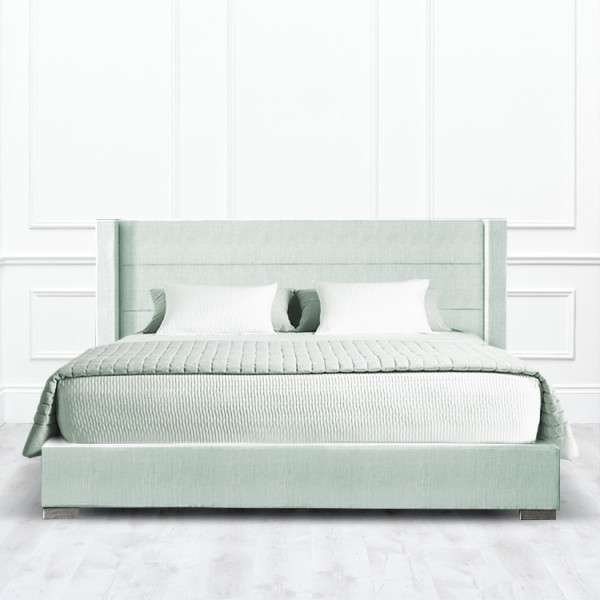 Кровать Letto из массива с обивкой бледно-зеленого цвета