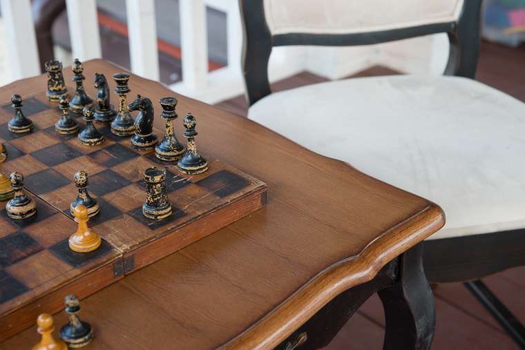 Чайный столик из натурального дерева