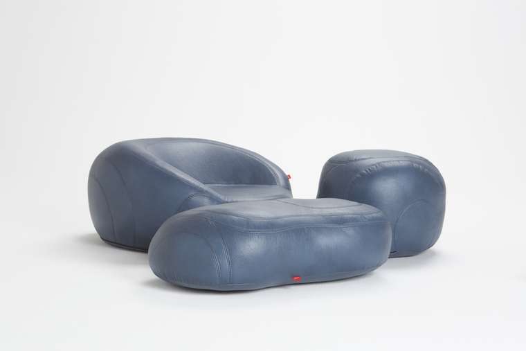 Комплект из бескаркасного кресла и пуфов-камней синего цвета