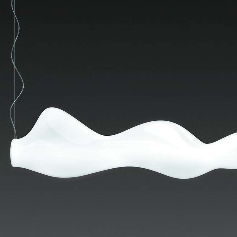 Подвесной светильник Artemide Empirico с плафоном из полиэтилена белого цвета