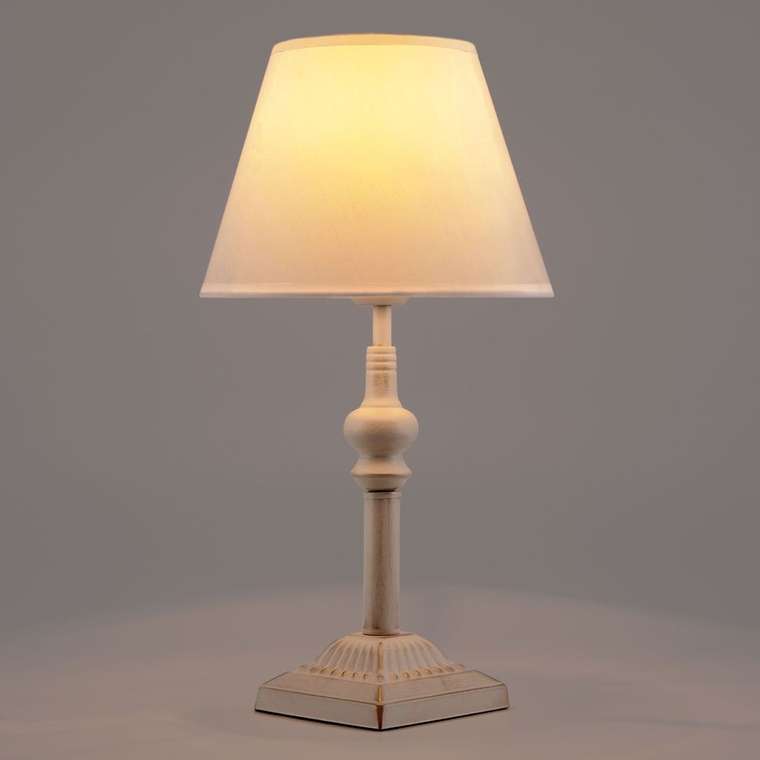 Классическая настольная лампа 01061/1 белый с золотом Berlin