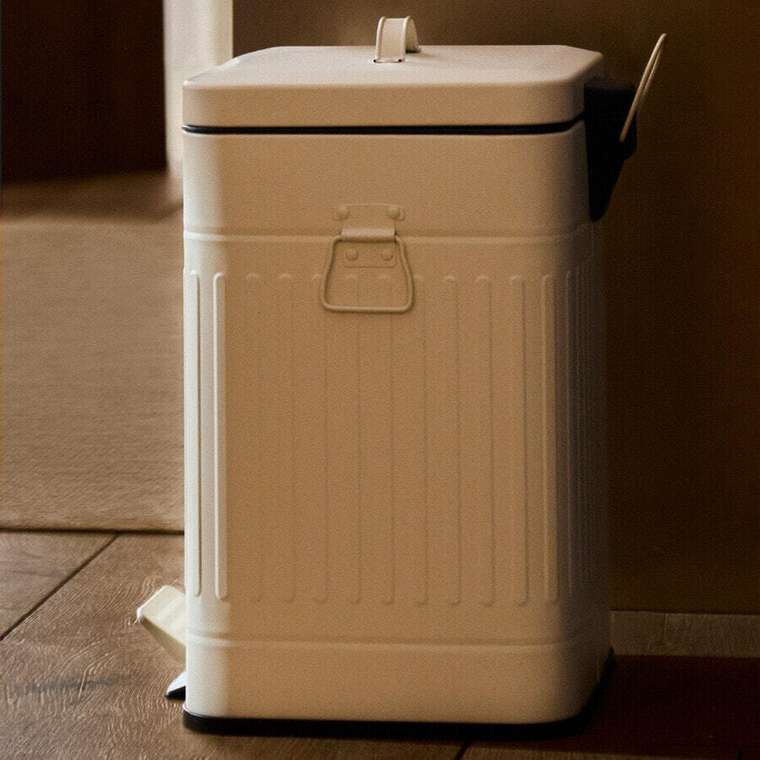 Небольшой кухонный ящик