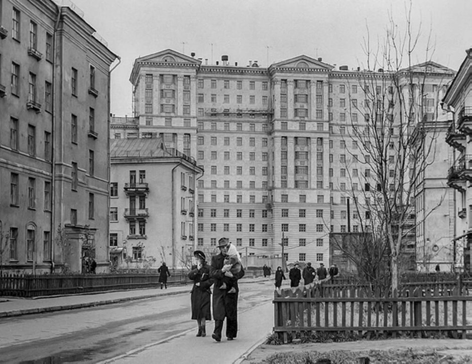 Москва улица Госпитальный вал сталинка. Лефортовский парк. Источник фото: zemla43.ru 