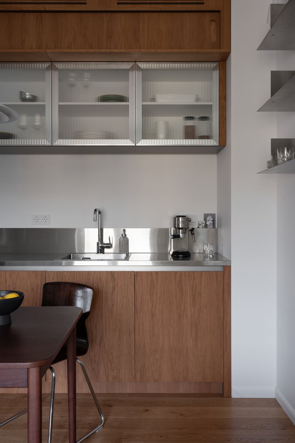 Фотография:  в стиле , Квартира, Проект дня, Санкт-Петербург, Монолитный дом, 2 комнаты, 60-90 метров, современная классика с элементами модерна, Вера Домбровская – фото на INMYROOM