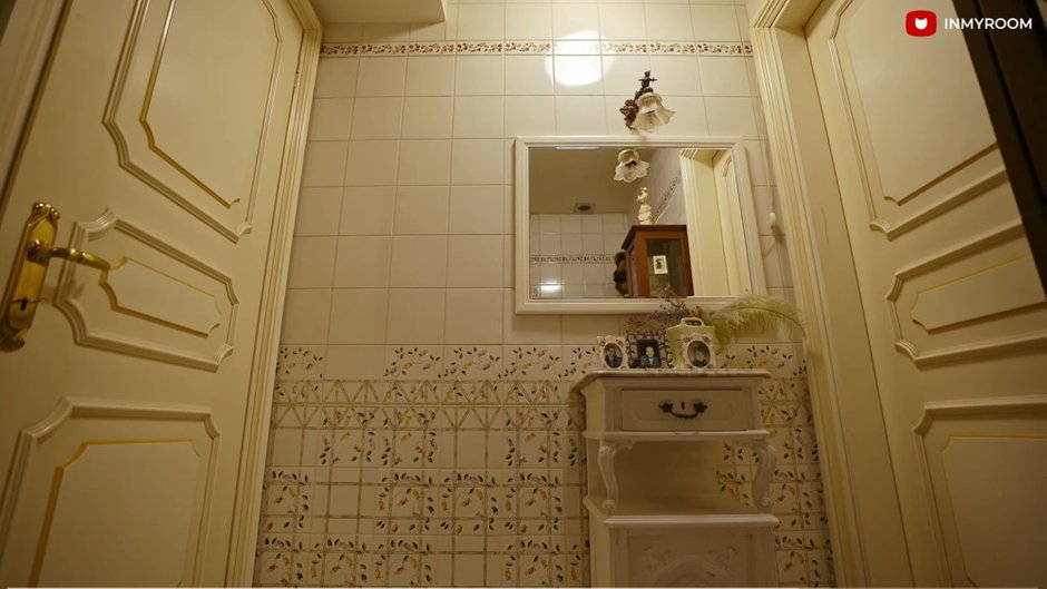 Фотография: в стиле , советский дизайн, LIFESTYLE, Людмила Гурченко, Квартира Людмилы Гурченко, жизнь актрисы, квартира актрисы, советские актрисы, жилье ссср, жизнь Людмилы Гурченко, Гардероб Людмилы Гурченко, как одевалась Людмила Гурченко, образы Людмилы Гурченко, одежда Людмилы Гурченко, как жила Людмила Гурченко, квартира Людмила Гурченко, Гурченко, Коллекция Гурченко, Урановое стекло Гурченко – фото на INMYROOM