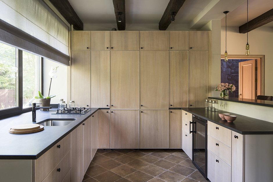 Фотография: Кухня и столовая в стиле Прованс и Кантри, Дом, Проект недели, Подмосковье, Дом и дача, Московская область, Кирпичный дом, 4 и больше, Более 90 метров, Надежда Малых, Максим Бондаренко – фото на INMYROOM