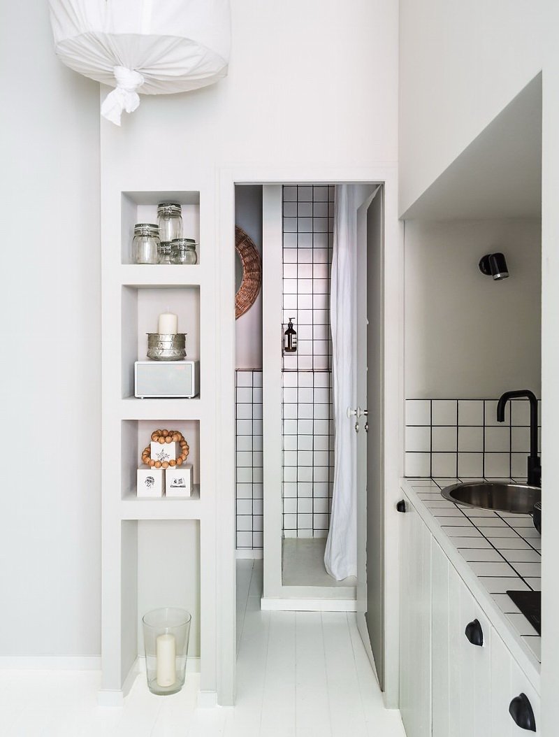 Фотография: Ванная в стиле Современный, Скандинавский, Декор интерьера, Малогабаритная квартира, Квартира, Цвет в интерьере, Дома и квартиры, Белый – фото на INMYROOM