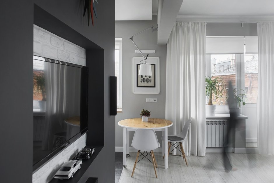 Фотография:  в стиле , Кухня и столовая, Скандинавский, Eames, Белый, Проект недели, Москва, Бежевый, Серый, ИКЕА, Tikkurila, маленькая кухня, плитка кабанчик, как объеденить кухню с гостиной, идеи планировки маленькой кухни, кухня в хрущевке, как обустроить кухню в хрущевке, малометражная кухня, кухня площадью 6 квадратных метров, планировка маленькой кухни, планировка узкой кухни в хрущевке, кухня-гостиная дизайн, интерьер кухни, кухня-гостиная в типовой квартире, Максим Тихонов, m2project, kuhnya-8-kv-metrov, Хрущевка – фото на INMYROOM