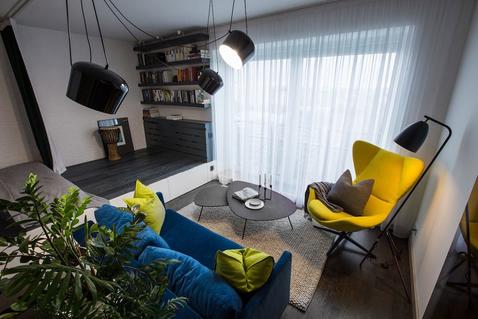 Фотография: Гостиная в стиле Современный, Квартира, Проект недели, Черный, Желтый, Серый, Голубой, Коричневый, Беларусь, Минск, 1 комната, 40-60 метров, Женя Лыкасова – фото на INMYROOM