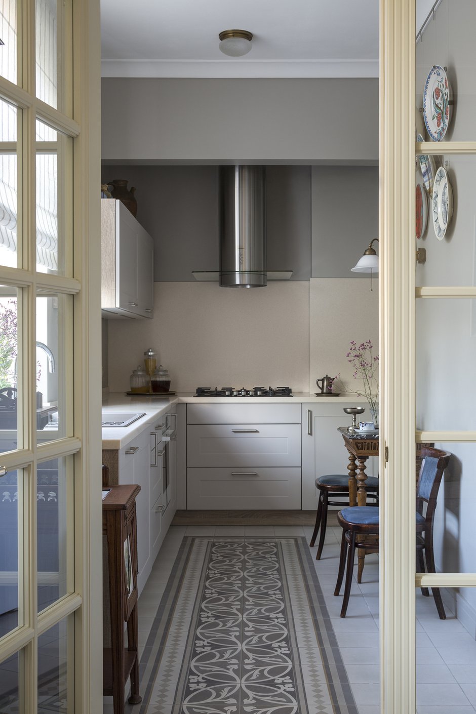 Фотография: Кухня и столовая в стиле Прованс и Кантри, Классический, Эклектика, Квартира, Проект недели, Москва, Елена Зуфарова, Сталинка, Кирпичный дом, 3 комнаты, 60-90 метров – фото на INMYROOM