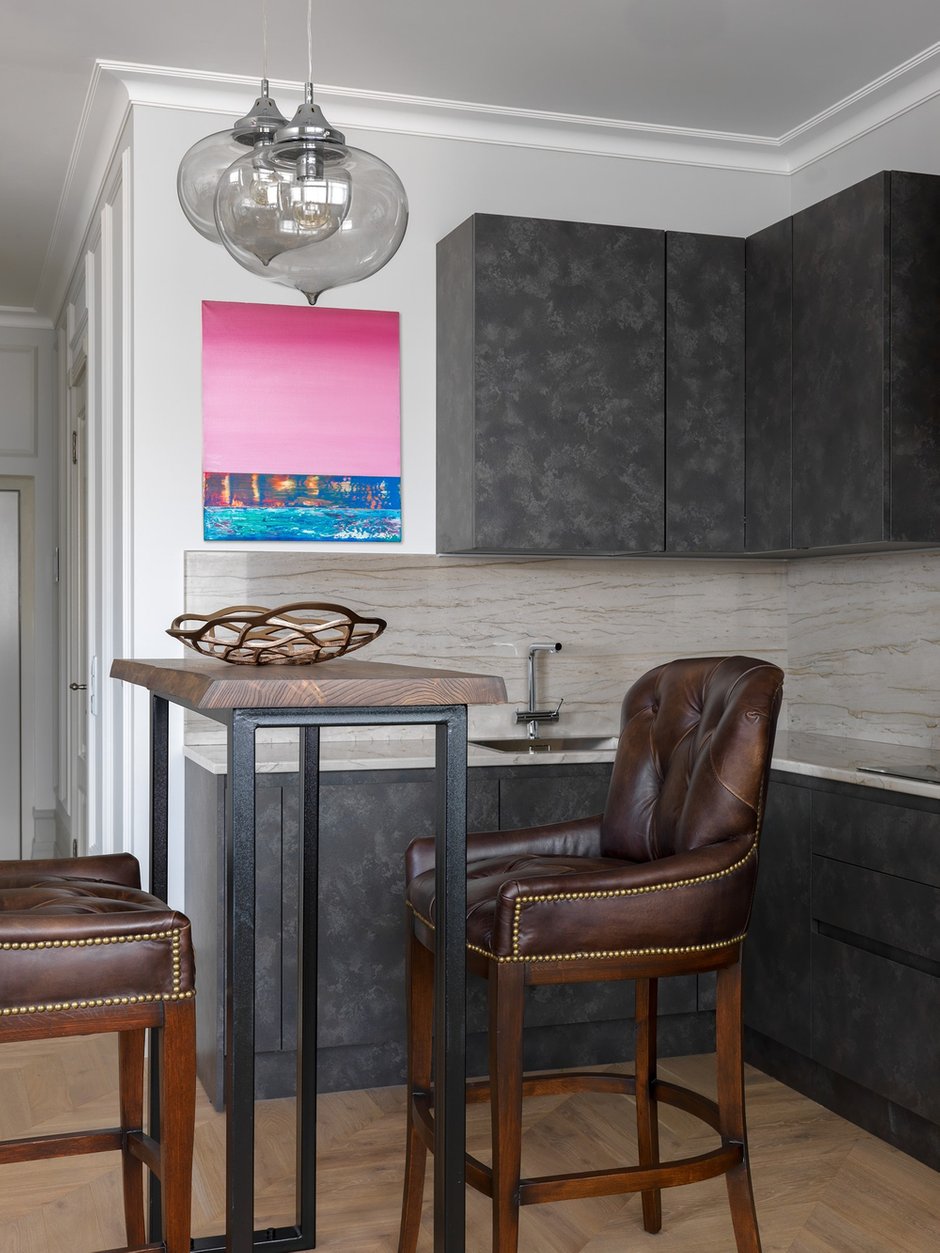 Фотография: Кухня и столовая в стиле Современный, Классический, Лофт, Квартира, Проект недели, Москва, Монолитный дом, 2 комнаты, 60-90 метров, Серж Махов, ЖК «Белый парк» – фото на INMYROOM