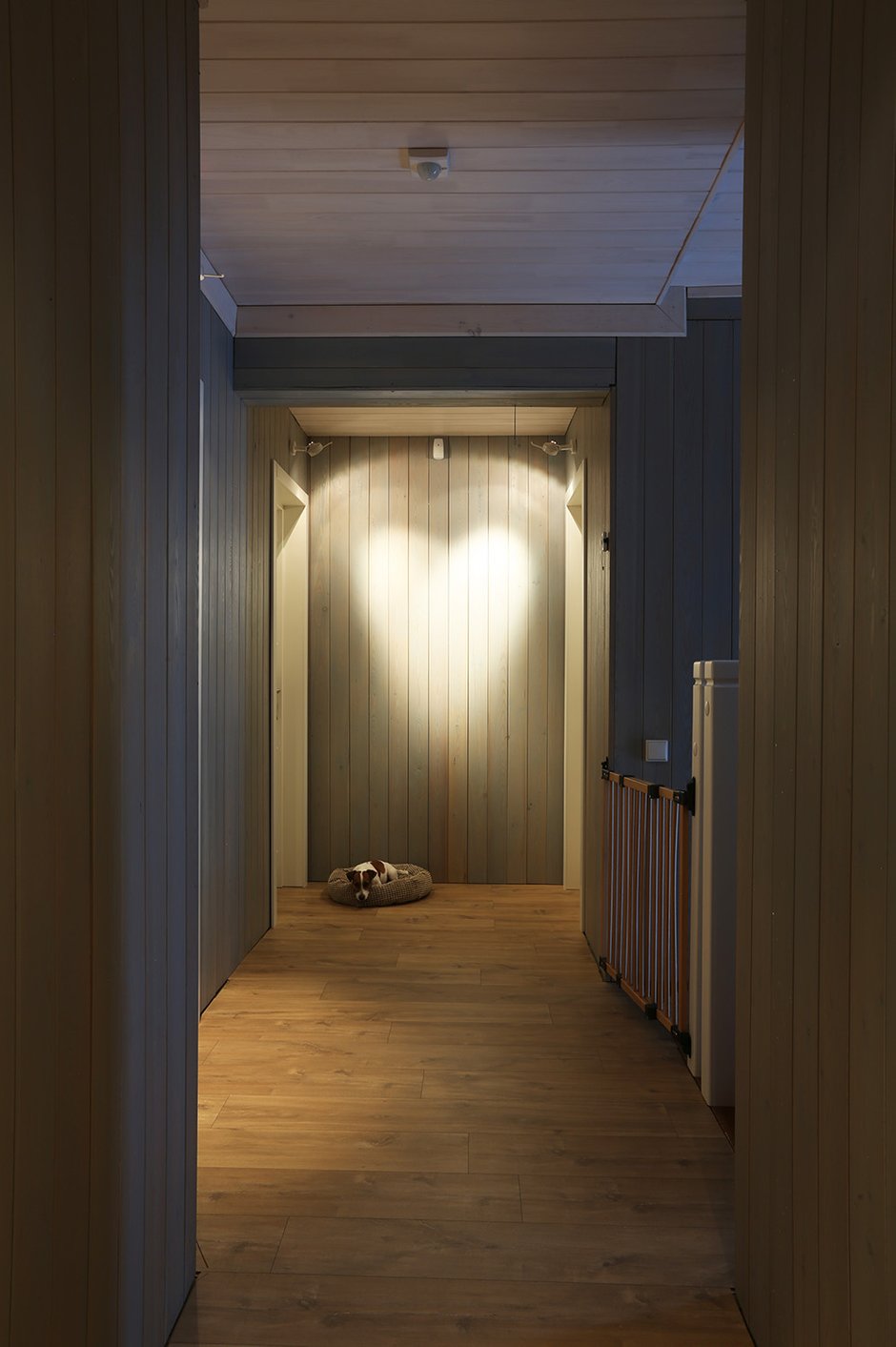 Фотография:  в стиле , Дом, Россия, Artemide, Vitra, IKEA, Проект недели, Ideal Lux, Hansgrohe, Tikkurila, Quickstep, Bosсh, Boras Tapeter, Бурцево, Sharp, Parador, Stroeher, Анна Жемерева, П-образная кухня – фото на INMYROOM