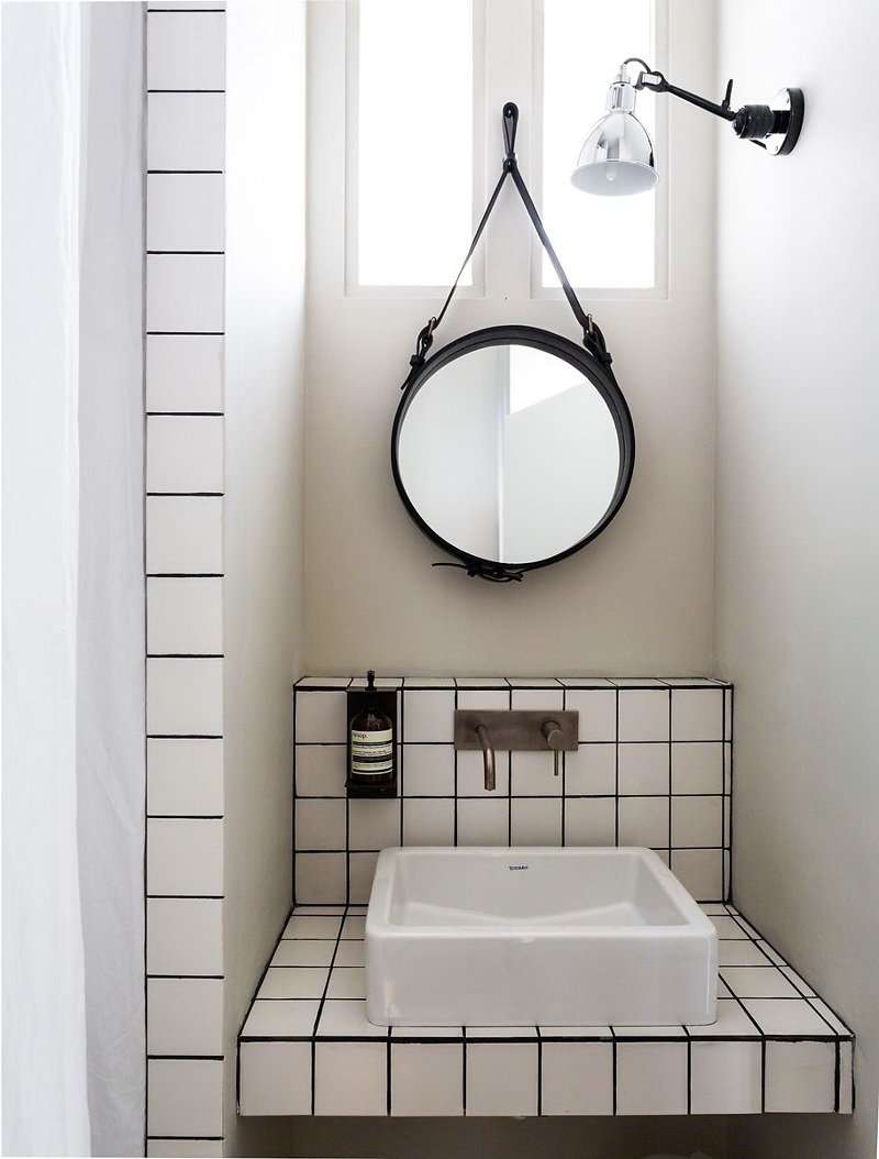 Фотография: Ванная в стиле Современный, Скандинавский, Декор интерьера, Малогабаритная квартира, Квартира, Цвет в интерьере, Дома и квартиры, Белый – фото на INMYROOM