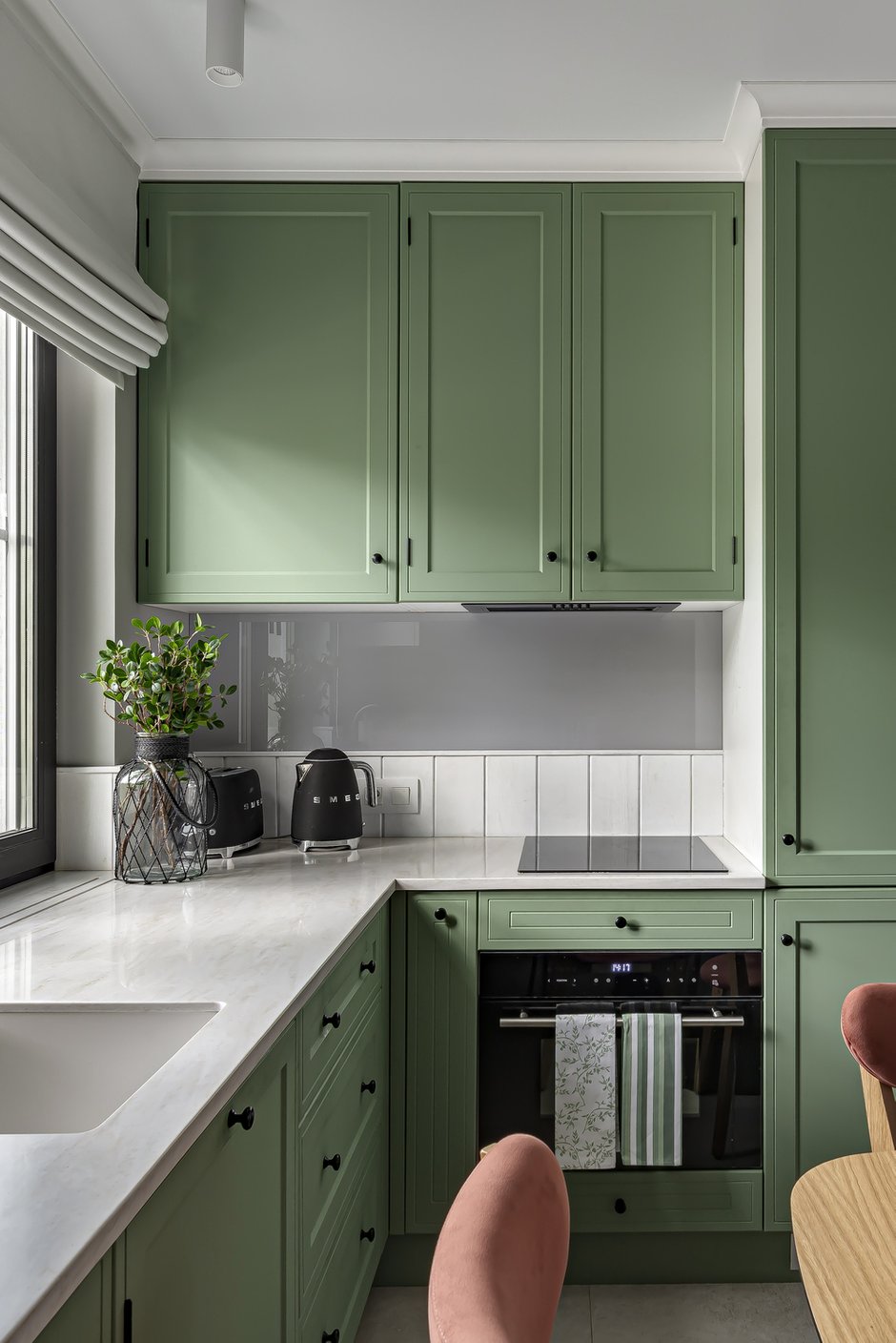 Фотография: Кухня и столовая в стиле Современный, Скандинавский, Квартира, Проект дня, Москва, Панельный дом, 3 комнаты, 60-90 метров, 1605, Алена Ромашкова – фото на INMYROOM