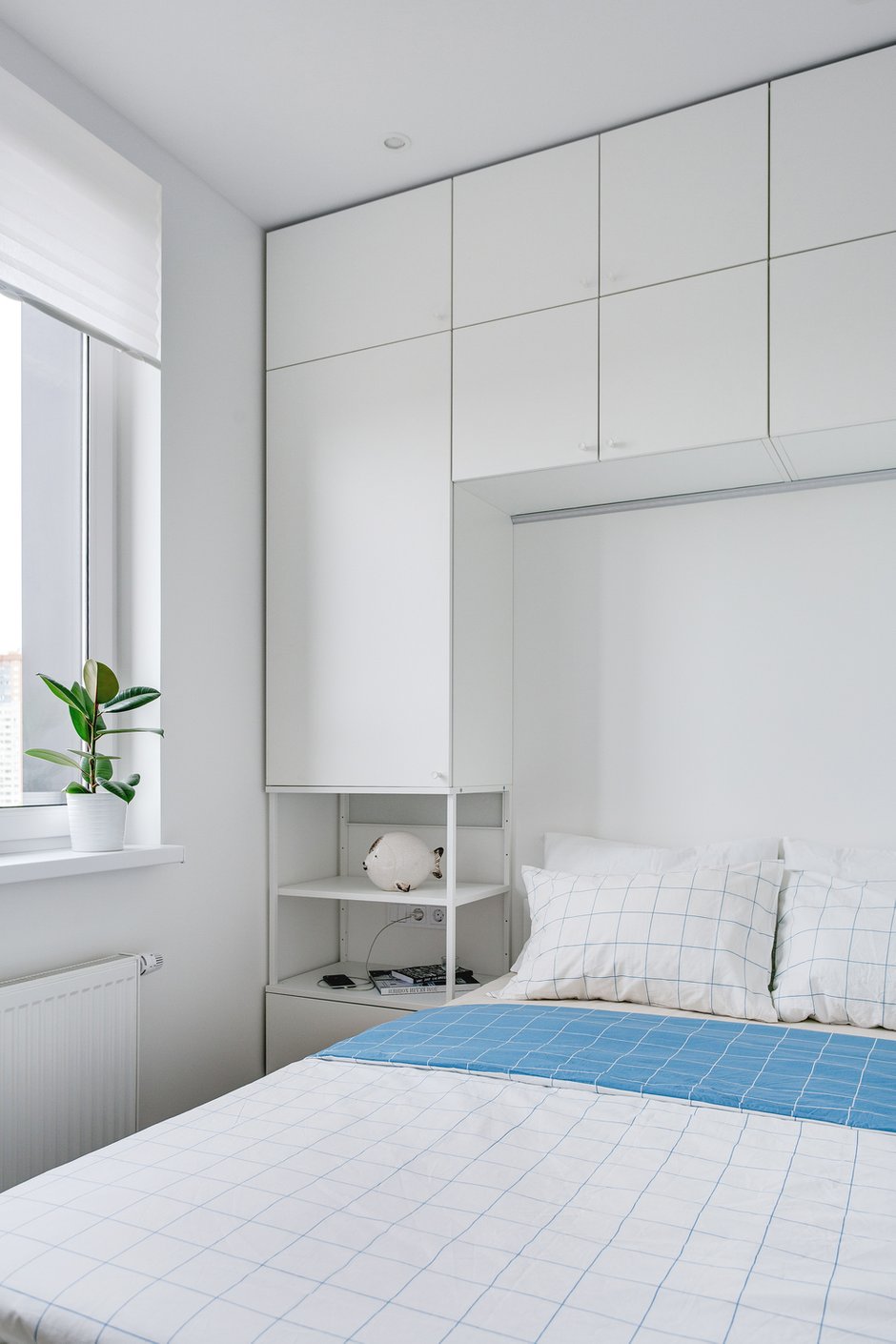 Фото: Спальня в современном стиле, минимализм, маленькая квартира, квартира, проект недели, 2 комнаты, до 40 метров, Анна Суворова, Павел Михин – фото на INMYROOM