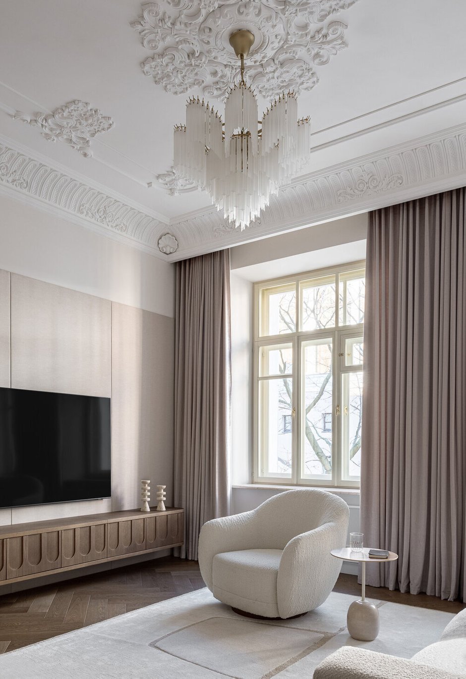 Фотография: в стиле , Советы, Потолок, покраска потолка, отделка потолка, затопление квартиры, Как заделать дыры в стенах и потолке, что делать если затопили, затопили квартиру, что делать если соседи затопили квартиру, Пятна на потолке, Пятна на потолке после затопления – фото на INMYROOM