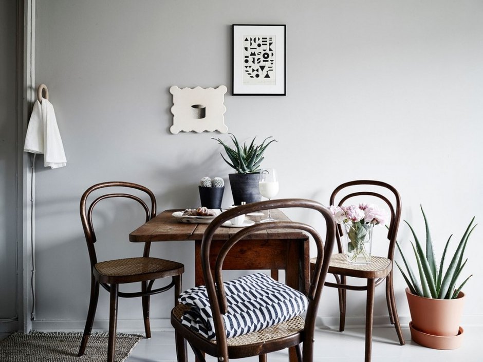 Фотография: Кухня и столовая в стиле Скандинавский, Мебель и свет, Гид, Thonet – фото на INMYROOM
