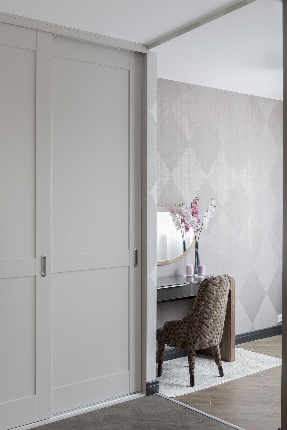 Фотография: Спальня в стиле Современный, Квартира, Проект недели, Мытищи, Монолитный дом, 3 комнаты, Более 90 метров, Илья Емельянов, Евгения Емельянова – фото на INMYROOM