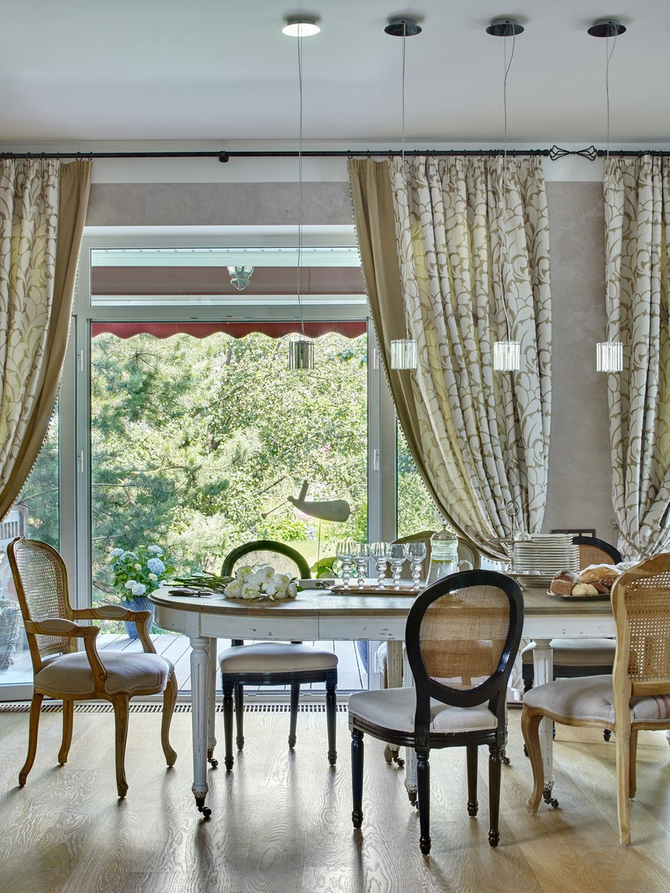 Фотография: Кухня и столовая в стиле Прованс и Кантри, Эклектика, Дом, Проект дня, Дача, Дом и дача, дом из бруса, Калужская область, 4 и больше, Более 90 метров, Нина Биркадзе, Дина Косточка, Малоярославец – фото на INMYROOM