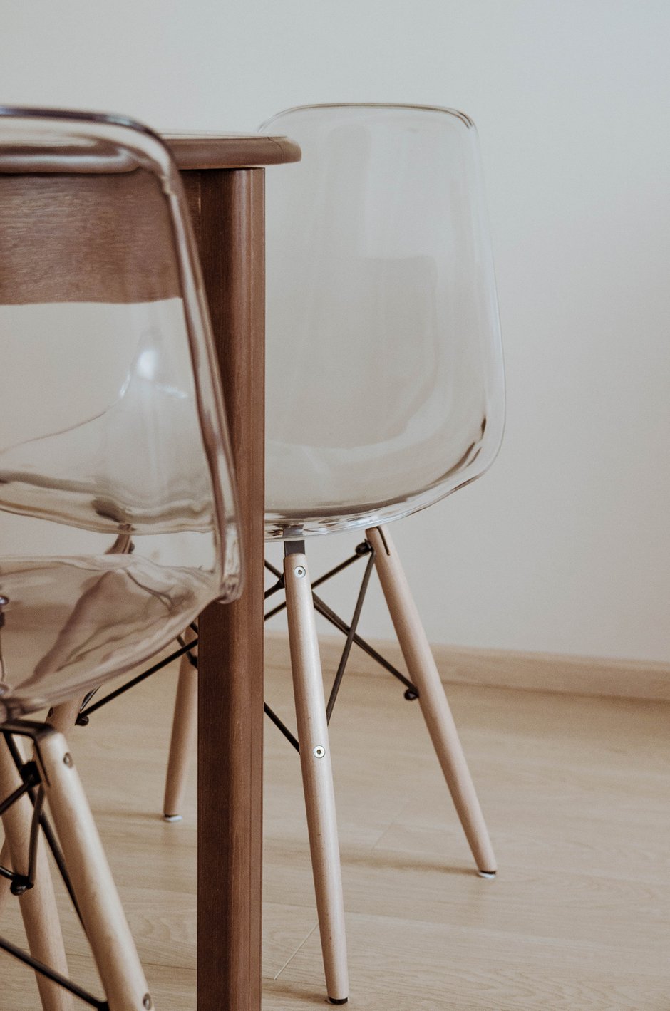 Фотография:  в стиле , Эклектика, Квартира, Eames, Белый, Минимализм, Проект недели, Москва, Бежевый, Перегородка, Коричневый, Барная стойка, ИКЕА, маленькая гостиная, идеи для маленькой гостиной, перепланировка двухкомнатной квартиры, идеи для маленькой кухни, Eijffinger, Kerama Marazzi, спальня-гостиная, перепланировка двушки, маленькая кухня, идеи планировки маленькой кухни, Lussole, малометражная кухня, планировка маленькой кухни, Khroma, Odeon, барная стойка на кухне, дизайн маленькой комнаты, Favourite, Egger, Территория кухни, Anderssen, Наталья Сытенкова, дом серии II-29, Армата – фото на INMYROOM