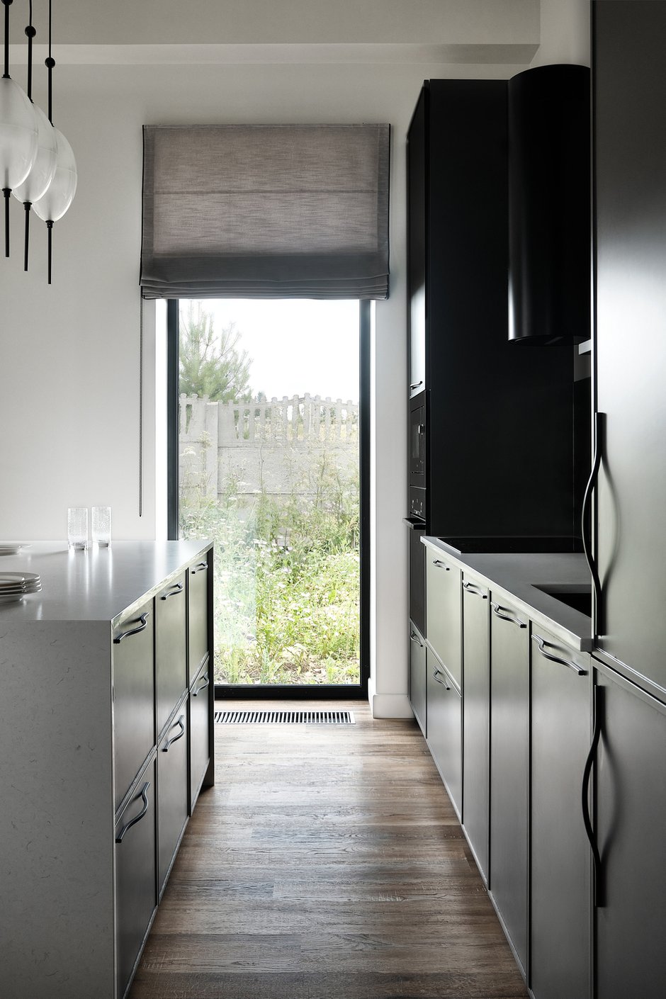 Фото: Кухня и столовая в стиле Модерн, Минимализм, Скандинавский, Дом, Проект дня, Дом и коттедж, Пермь, 4 и более, Более 90 метров – фото на INMYROOM