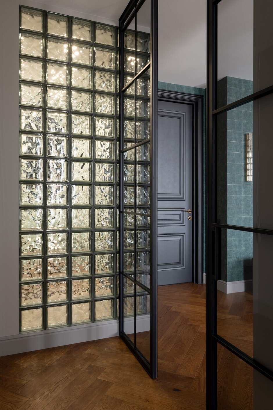 Фотография:  в стиле , Квартира, Проект дня, Калининград, Кирпичный дом, 2 комнаты, 60-90 метров, минимализм, современный, дизайн интерьера фото – фото на INMYROOM