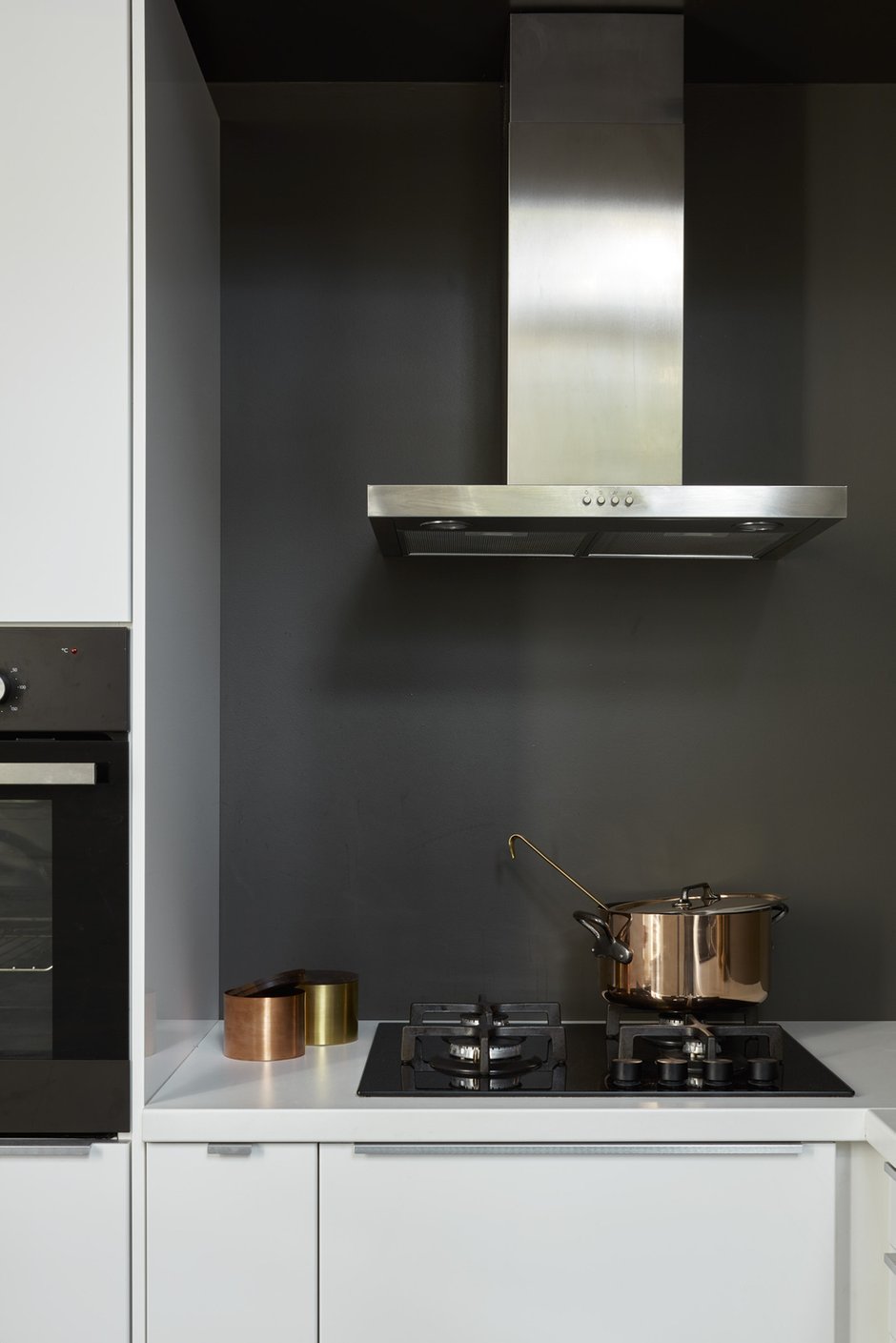 Фотография: Кухня и столовая в стиле Минимализм, Квартира, Проект недели, Москва, Старый фонд, 3 комнаты, 60-90 метров, Арсений Борисенко, za bor – фото на INMYROOM