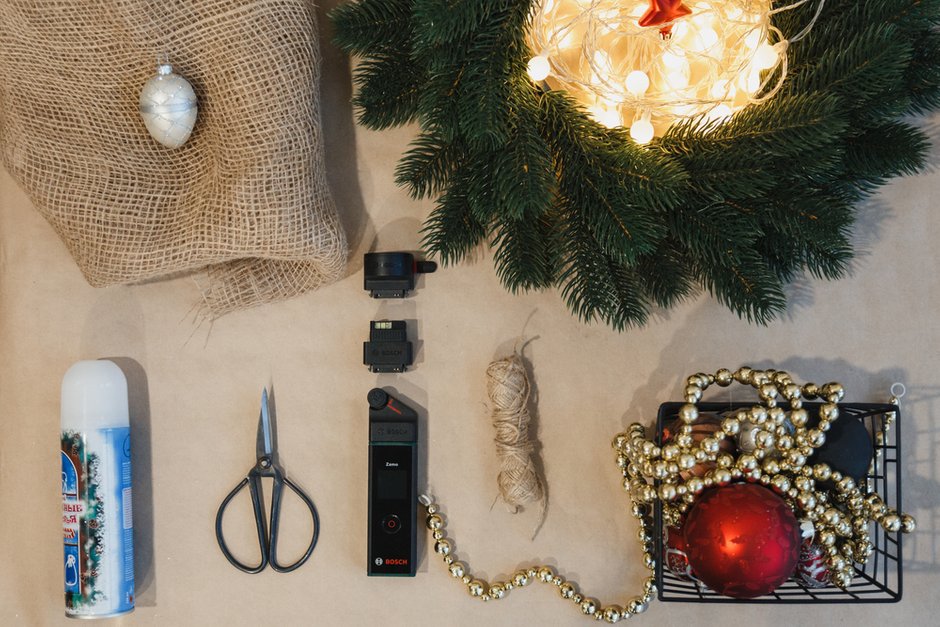 Фотография:  в стиле , Декор интерьера, BOSCH, Новый Год, Bosсh, чем декорироать пустую стену, новогодний декор, новогодний декор интерьера, Саша Мершиев, как украсить интерьер к новому году, zamo – фото на INMYROOM