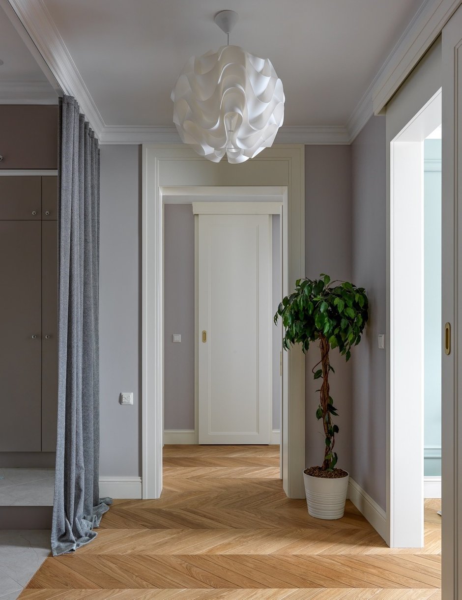 Фотография: Прихожая в стиле Современный, Классический, Квартира, Проект дня, Москва, 2 комнаты, 3 комнаты, 60-90 метров, Монолитно-кирпичный – фото на INMYROOM