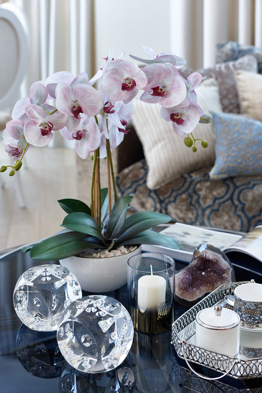 Фотография: Декор в стиле Классический, Современный, Квартира, Проект недели, Москва, Виктория Смирнова, 2 комнаты, 60-90 метров, Монолитно-кирпичный, ЖК Wellhouse – фото на INMYROOM