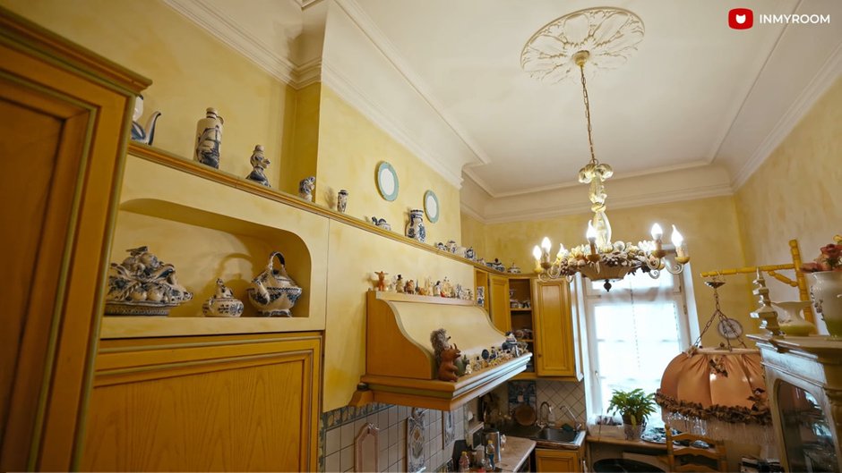 Фотография: в стиле , советский дизайн, LIFESTYLE, Людмила Гурченко, Квартира Людмилы Гурченко, жизнь актрисы, квартира актрисы, советские актрисы, жилье ссср, жизнь Людмилы Гурченко, Гардероб Людмилы Гурченко, как одевалась Людмила Гурченко, образы Людмилы Гурченко, одежда Людмилы Гурченко, как жила Людмила Гурченко, квартира Людмила Гурченко, Гурченко, Коллекция Гурченко, Урановое стекло Гурченко – фото на INMYROOM