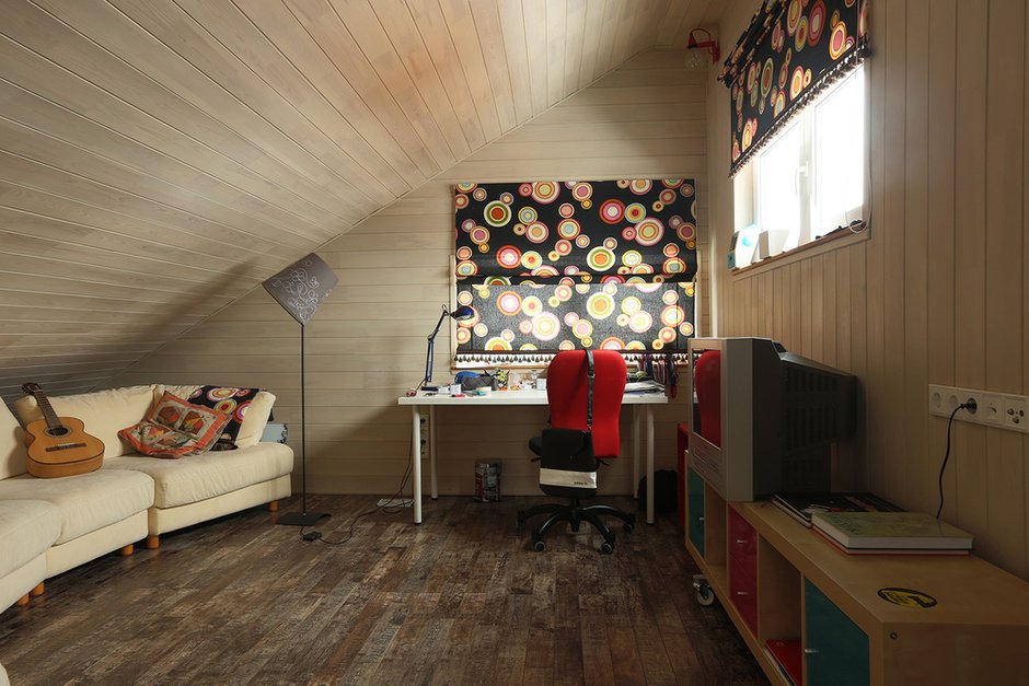 Фотография:  в стиле , Дом, Россия, Artemide, Vitra, IKEA, Проект недели, Ideal Lux, Hansgrohe, Tikkurila, Quickstep, Bosсh, Boras Tapeter, Бурцево, Sharp, Parador, Stroeher, Анна Жемерева, П-образная кухня – фото на INMYROOM