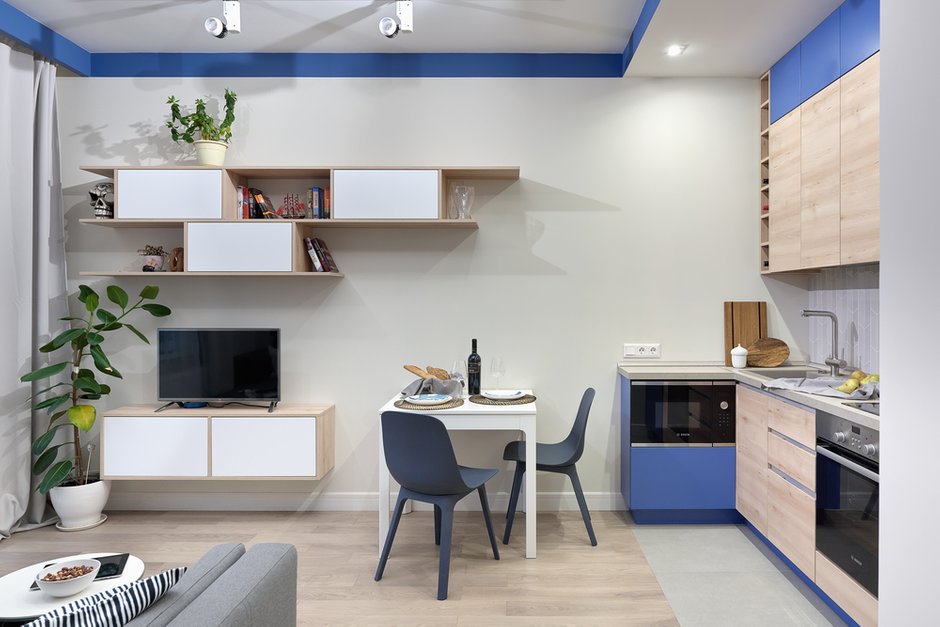 Фотография: Кухня и столовая в стиле Современный, Скандинавский, Квартира, Белый, Проект недели, Москва, Синий, Серый, Монолитный дом, 1 комната, 40-60 метров, Катерина Колмыченко – фото на INMYROOM