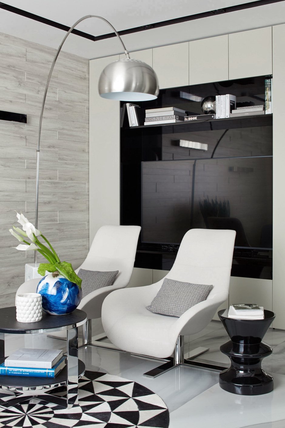 Фотография: Гостиная в стиле Современный, Хай-тек, Квартира, Проект недели, Москва, Монолитный дом, 4 и больше, Более 90 метров, Иван Поздняков – фото на INMYROOM