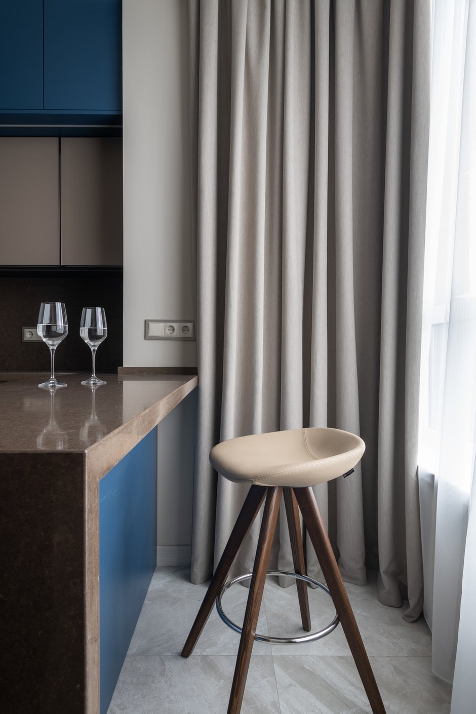 Фотография: Кухня и столовая в стиле Современный, Квартира, Проект недели, Москва, Ануш Аракелян, 4 и больше, Более 90 метров – фото на INMYROOM