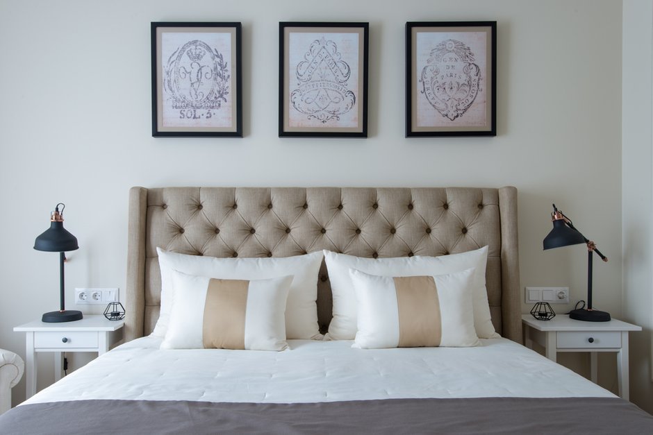 Фотография: Спальня в стиле Классический, Эклектика, Квартира, Белый, Проект дня, Черный, Москва, Зеленый, Бежевый, Желтый, Панельный дом, 2 комнаты, Евгений Гнесин, Roomba Interior – фото на INMYROOM