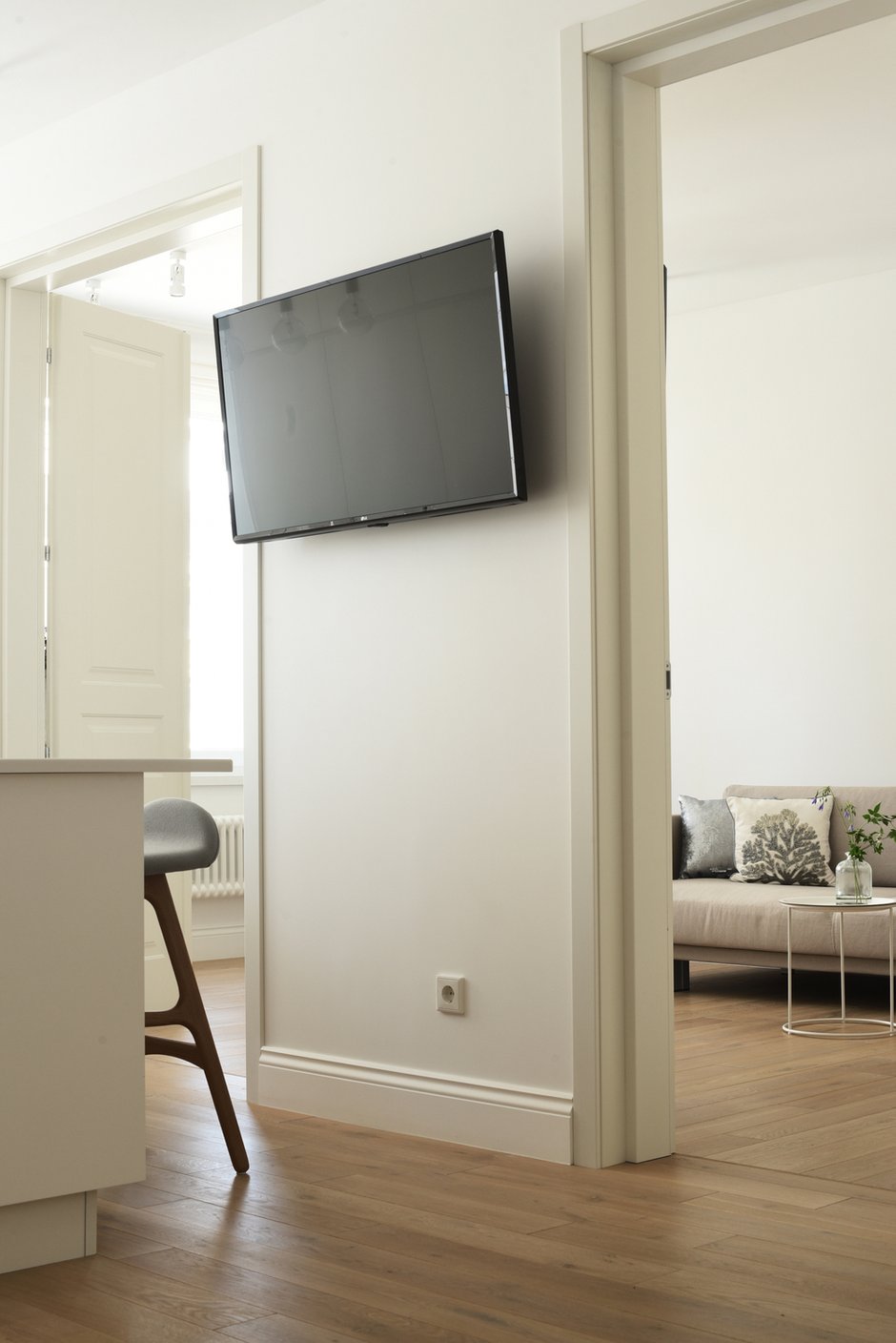 Фотография: Кухня и столовая в стиле Минимализм, Квартира, Проект недели, Новая Москва, Монолитный дом, 2 комнаты, 60-90 метров, Анна Эрман – фото на INMYROOM