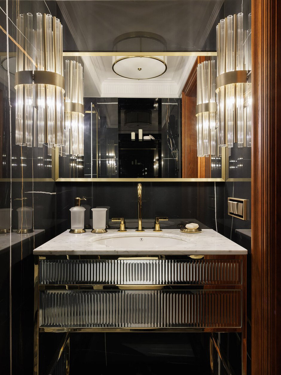 Фотография:  в стиле , Ванная, Интерьер комнат, Интерьерный стиль, Дизайн интерьера, Советы, сантехника для ванной комнаты, интерьер санузла, интерьер ванной, дизайнерская сантехника, ремонт сантехники, черная сантехника, цветная сантехника, как выбрать цвет сантехники – фото на INMYROOM