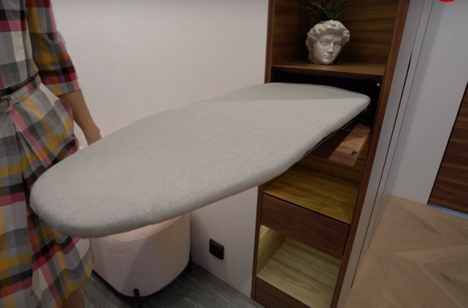 Фотография: в стиле , Интерьер комнат, Советы, гладильная система, где разместить гладильную доску, гладильную доску куда разместить, гладильная доска в малогаборитке, гладильная доска, куда убрать гладильную доску – фото на INMYROOM