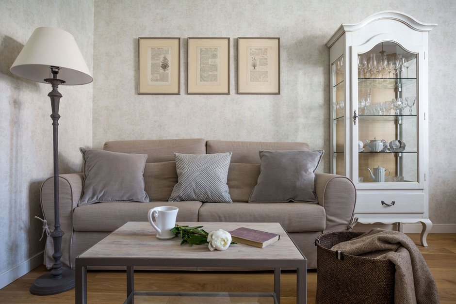 Фотография:  в стиле , Прованс и Кантри, Квартира, Россия, Du Bout Du Monde, Restoration Hardware, Проект недели, Бежевый, SLV, SELVA, NOVAMOBILI, Finex, Новая Москва, Jacob Delafon, UltraWood, Bandini, Tonin Casa, как оформить трешку, Smeg, Татьяна Иванова, Margaroli, Ragno, Berliner Messing Lampen, Twyford, «Интерьерная лавка», Caprigo, Supergres, Beсkers, Bernazzoli, Corian, Garofoli, «Европрестиж», Merten, Busnelli, Veneta Sedie, дизайн трешки в панельном доме, дизайн трешки в доме серии П-68, П-68 – фото на INMYROOM