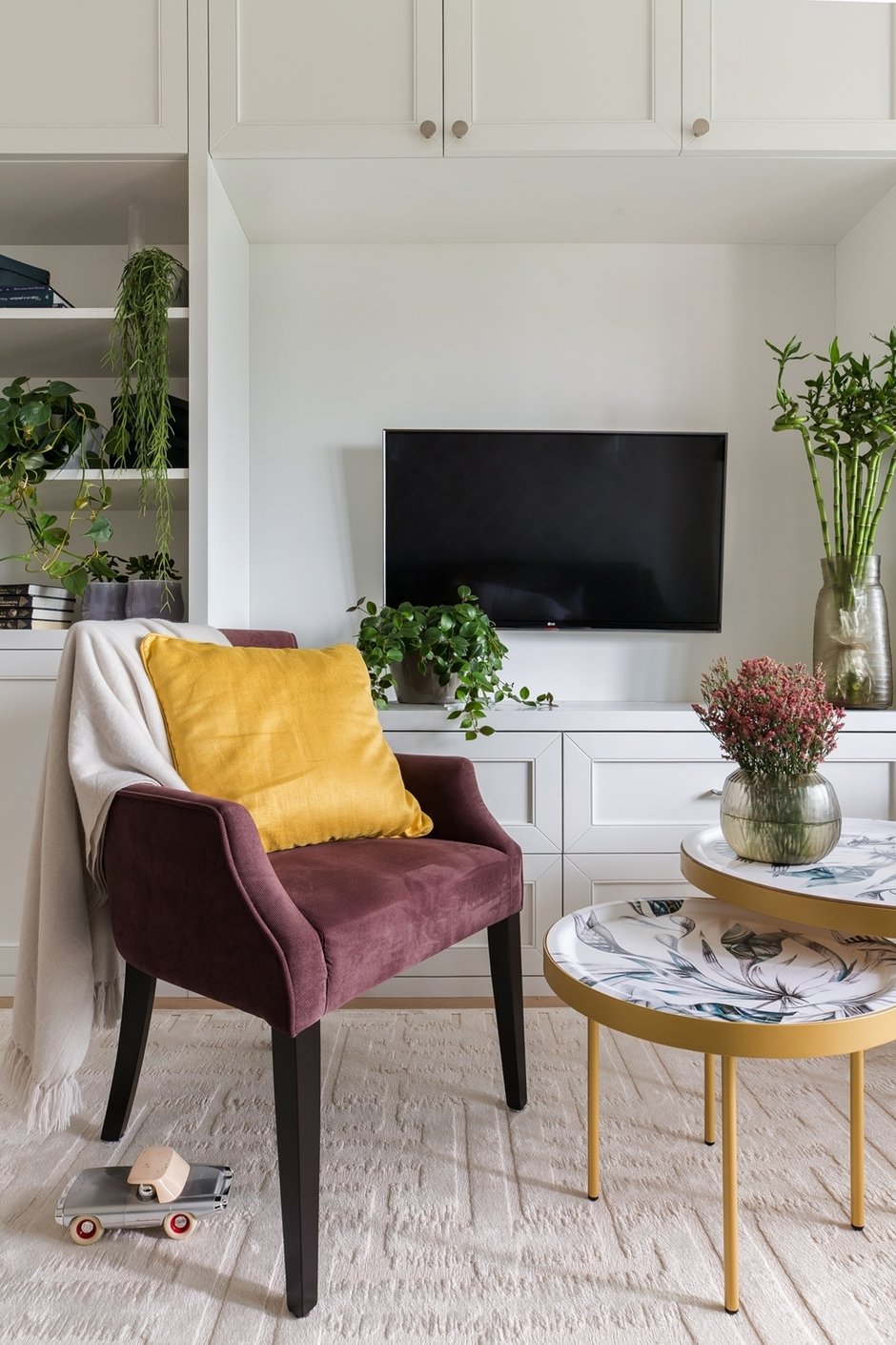 Фотография: Гостиная в стиле Современный, Классический, Квартира, Проект дня, Санкт-Петербург, Светлана Иванова, Монолитный дом, 2 комнаты, 60-90 метров – фото на INMYROOM