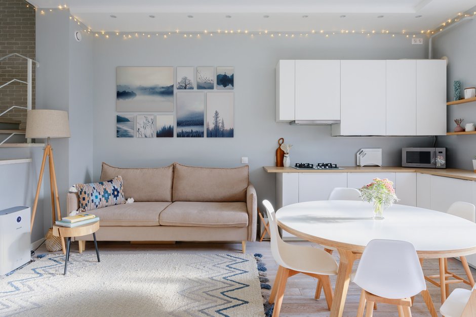 Фотография: Кухня и столовая в стиле Скандинавский, Современный, Проект дня, Холодильник, Дом и дача, Samsung, Таунхаус, 4 и больше, Более 90 метров – фото на INMYROOM